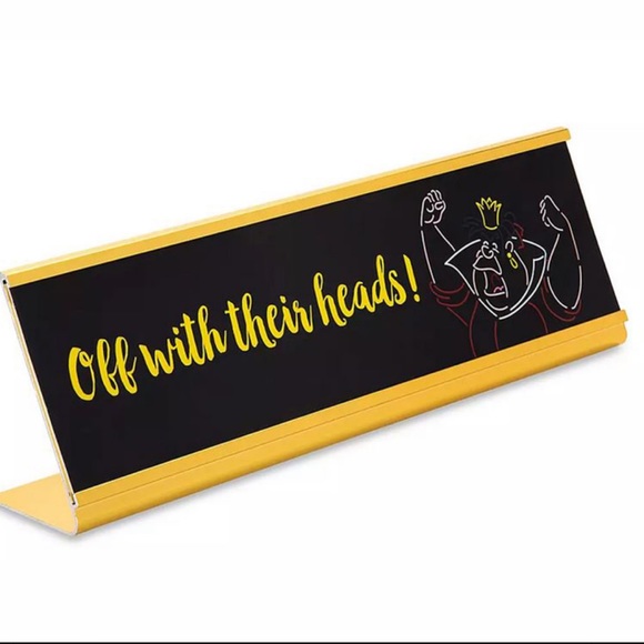 Disney Nameplate - Queen Of Hearts - Off With Their Heads - Picture 2 of 3